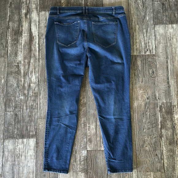 JOLT DISTRESSED WOMEN JEANS, SIZE 18 - Picture 2 of 12